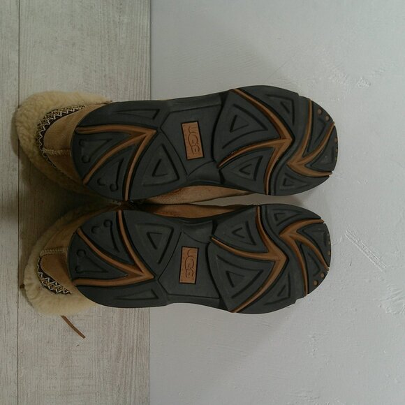 UGG Australia Embroidered Ultimate Fur Cuff Shearling Lined Winter Boot Size 6 - Picture 9 of 11